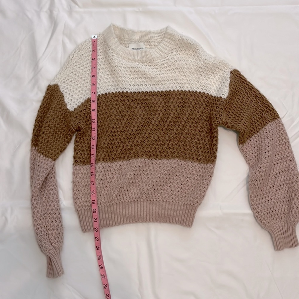 Abercrombie &Fitch sweater. Size XS. Beige, brown and pink.